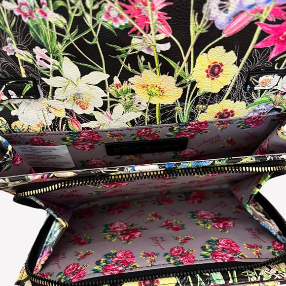 NWT BETSEY JOHNSON DANI CROSSBODY XOFLORAL WHITE FLORAL GOLD CHAIN PURSE - Picture 10 of 16